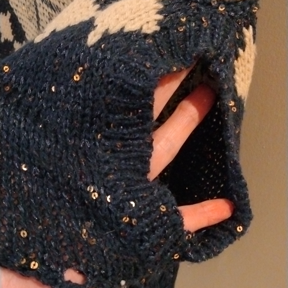 Woolen Poncho With Sequence Design - image 4